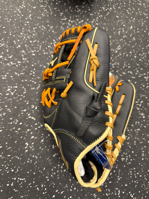 Vist Large View of Product Image Which is Used Mizuno GPSL 1101 BB/SB Glove RH Throw Black 11"