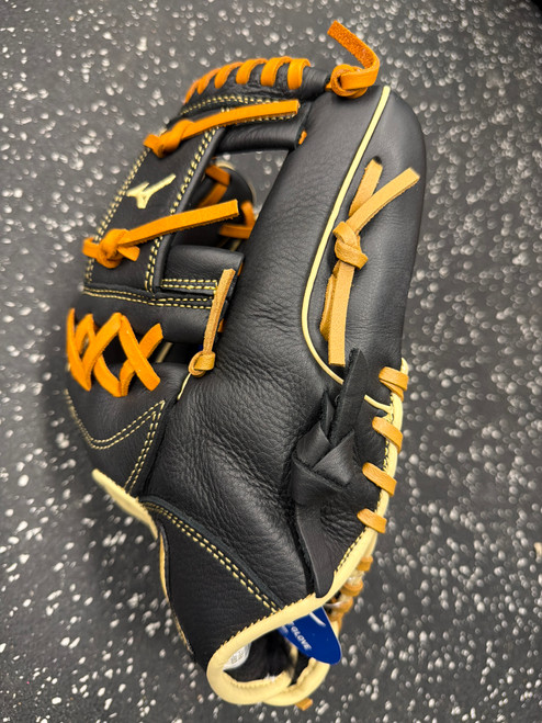 Vist Large View of Product Image Which is Used Mizuno GPSL 1101 BB/SB Glove RH Throw Black 11"