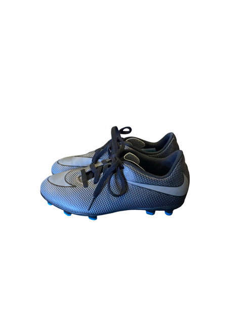 Vist Large View of Product Image Which is Used Nike Soccer Cleats Grey Junior 02