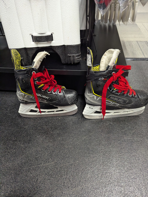 Vist Large View of Product Image Which is Used Bauer 3X YOUTH SKATES Youth Hockey Skate Youth 12.5