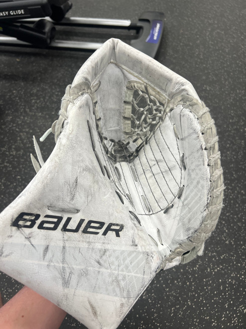 Vist Large View of Product Image Which is Used Bauer VAPOR X700 Junior Goalie Catcher White
