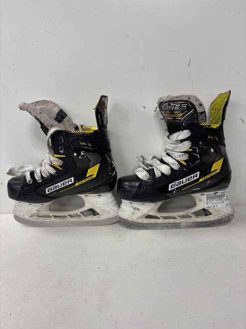 Vist Large View of Product Image Which is Used Bauer SUPREME M4 Junior Hockey Skate Junior 01.5