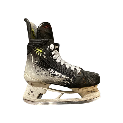 Vist Large View of Product Image Which is Used Bauer HYPERLITE 2 Intermediate Hockey Skate Intermediate 6.0