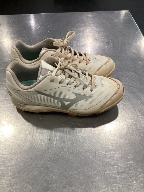 Vist Large View of Product Image Which is Used Mizuno SOFTBALL CLEATS BB/SB Cleats White Youth 06.0