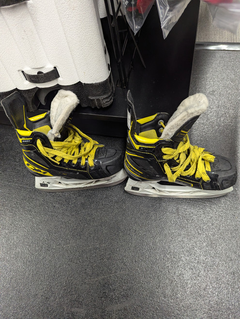 Vist Large View of Product Image Which is Used CCM TACKS 9380 JR SKATES Junior Hockey Skate Junior 01.5