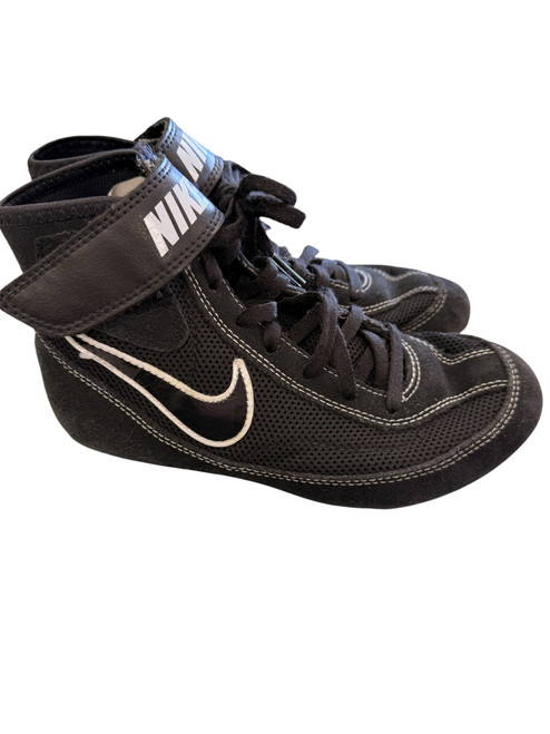 Vist Large View of Product Image Which is Used Nike Wrestling Shoes Black Junior 03