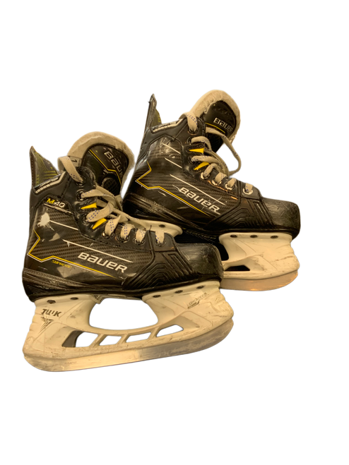 Vist Large View of Product Image Which is Used Bauer SUPREME M40 Junior Hockey Skate Junior 01.5