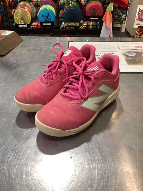 Vist Large View of Product Image Which is Used New Balance 4040V7 CLEATS BB/SB Cleats Pink Youth 06.0