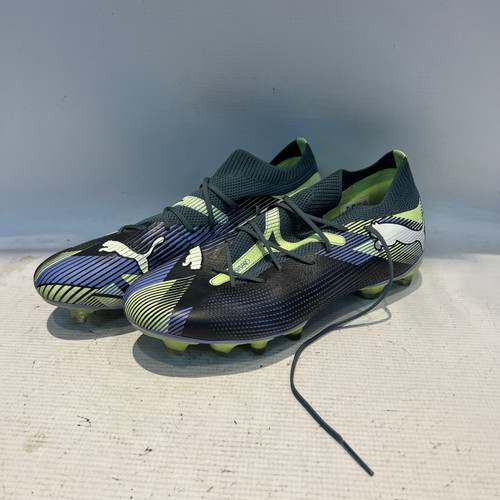 Vist Large View of Product Image Which is Used Nike PHANTOM SZ 8 PEACH/PINK Soccer Indoor Shoes Pink Senior 8