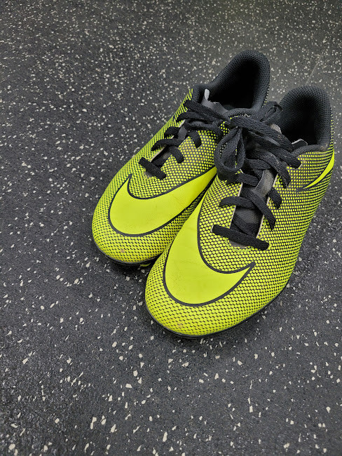 Vist Large View of Product Image Which is Used Nike BARVATA II Soccer Cleats Yellow Youth 06.0