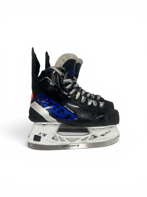 Vist Large View of Product Image Which is Used CCM JETSPEED XTRA Junior Hockey Skate Junior 03.5