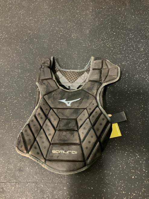 Vist Large View of Product Image Which is Used Mizuno MIZUNO SAMURAI CHEST PIECE Catchers Chest Protector Black Adult