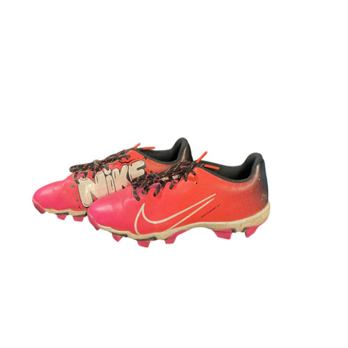 Vist Large View of Product Image Which is Used Nike 5.5 NIKE DIAMOND SB CLEAT BB/SB Cleats Pink Junior 05.5