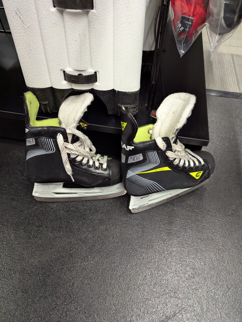 Vist Large View of Product Image Which is Used Graf G35 SUPRA SKATES Junior Hockey Skate Junior 02.5