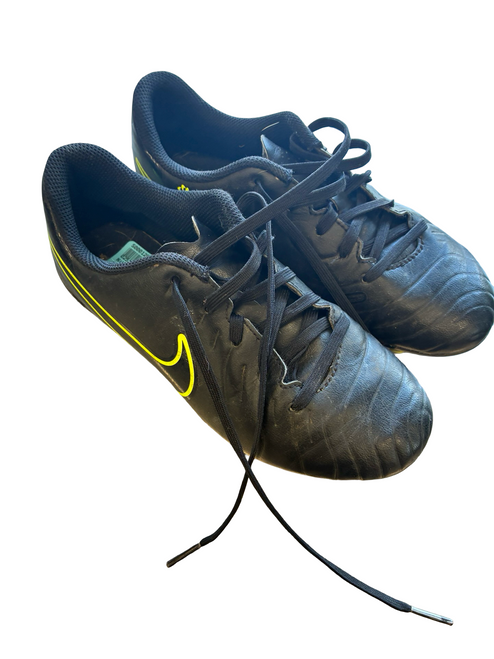 Vist Large View of Product Image Which is Used Nike Soccer Cleats Black Junior 03