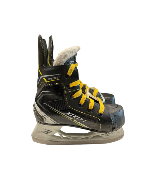Vist Large View of Product Image Which is Used CCM TACKS 9060 SZ Y 10 Youth Hockey Skate Youth 10.0