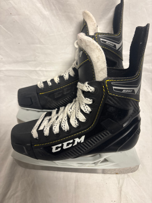 Vist Large View of Product Image Which is Used CCM SUPER TACKS 9350 Junior Hockey Skate Junior 03