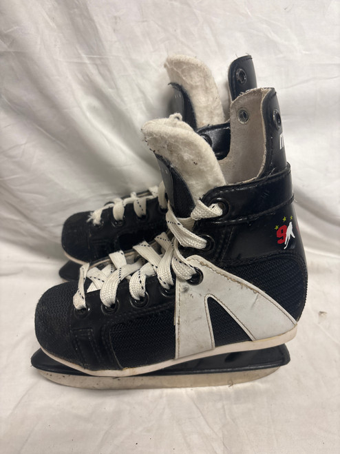 Vist Large View of Product Image Which is Used MAGNUM 975 Youth Hockey Skate Youth 12.0