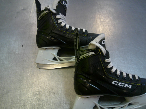 Vist Large View of Product Image Which is Used CCM AS 550 Junior Hockey Skate Junior 01