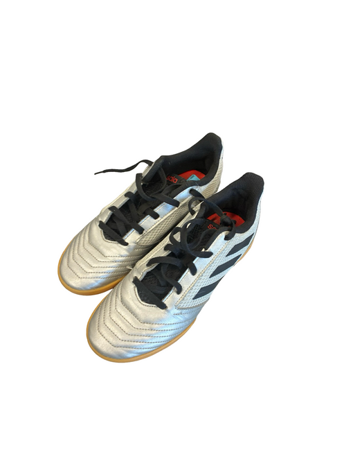 Vist Large View of Product Image Which is Used Adidas Soccer Indoor Shoes Grey Junior 04