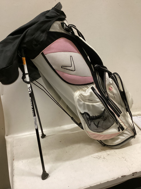 Vist Large View of Product Image Which is Used Callaway HYPERLITE 4.0 Womens Stand Bag White