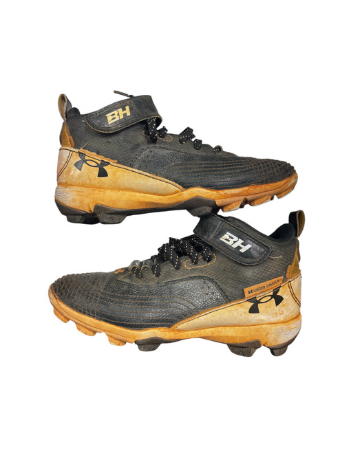 Vist Large View of Product Image Which is Used Under Armour BH CLEATS BB/SB Cleats Black Junior 01.5