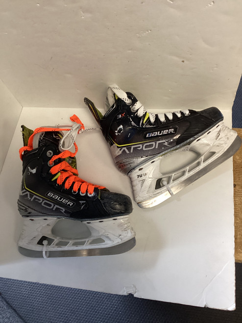 Vist Large View of Product Image Which is Used Bauer VAPOR 3X Junior Hockey Skate Junior 02