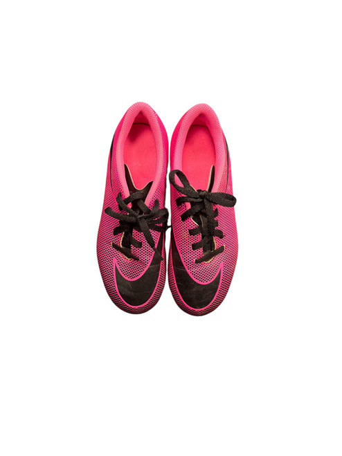 Vist Large View of Product Image Which is Used Nike Soccer Cleats Pink Junior 02.5