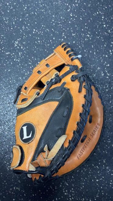 Vist Large View of Product Image Which is Used Louisville Slugger TPS BB/SB Catchers RH Throw Brown 32"