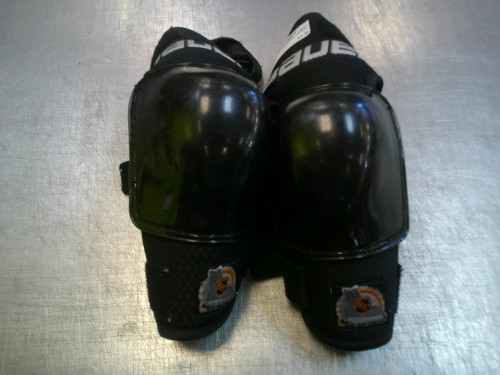 Vist Large View of Product Image Which is Used Bauer ROLLER HOCKEY ELBOW Senior Elbow Pads MD