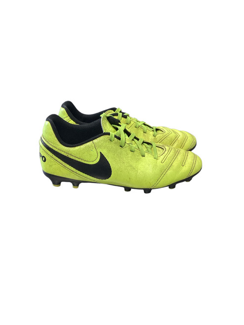 Vist Large View of Product Image Which is Used Nike Soccer Cleats Yellow Junior 02