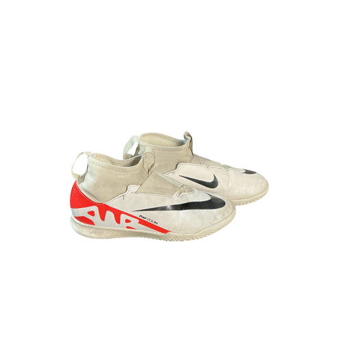 Vist Large View of Product Image Which is Used Nike Soccer Indoor Shoes White Junior 02