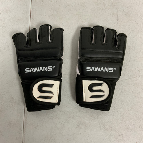 Vist Large View of Product Image Which is Used MMA Gloves Black MD