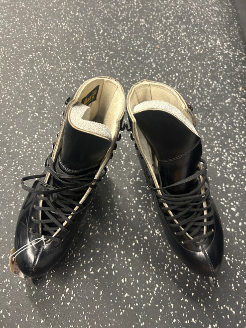 Vist Large View of Product Image Which is Used Riedell 375 GOLD STAR Boys Figure Skate Black Junior 04.5