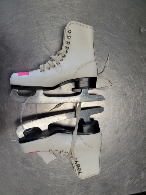 Vist Large View of Product Image Which is Skates Junior Figure Skates