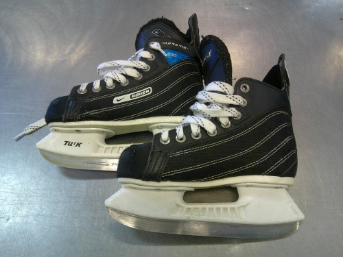 Vist Large View of Product Image Which is Used Bauer SUPREME SELECT Youth Hockey Skate Youth 13.0