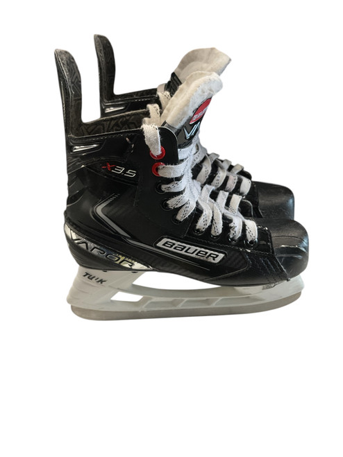 Vist Large View of Product Image Which is Used Bauer VAPOR X3.5 SZ 2.5 Junior Hockey Skate Junior 02.5