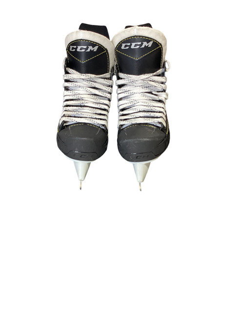 Vist Large View of Product Image Which is Used CCM 9350 Junior Hockey Skate Junior 02