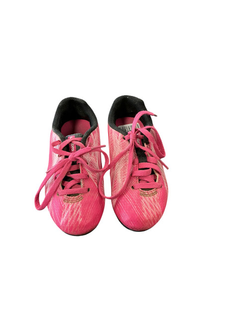 Vist Large View of Product Image Which is Used Umbro Soccer Cleats Pink Youth 10.0