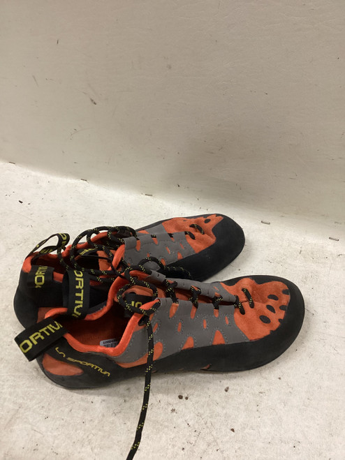 Vist Large View of Product Image Which is Used La Sportiva Climbing Shoes Senior 9.5