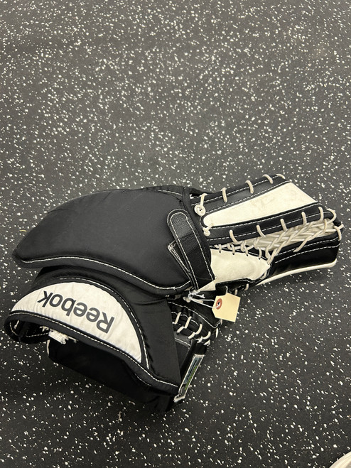 Vist Large View of Product Image Which is Used Reebok 7000 JR Junior Goalie Catcher Black