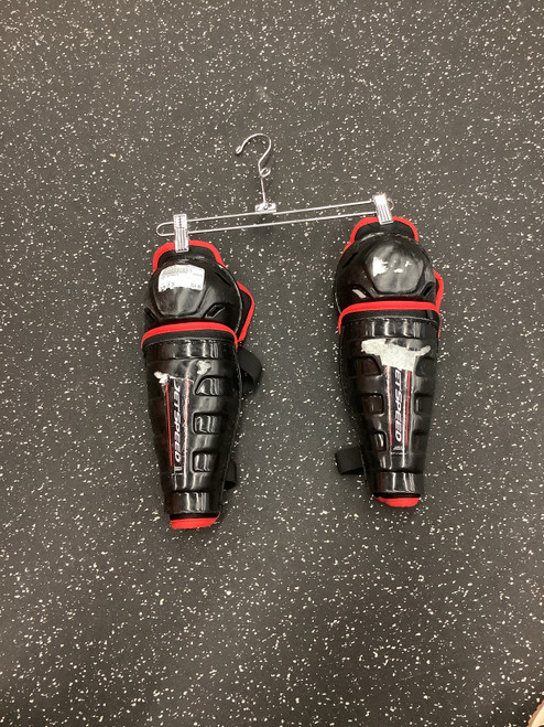 Vist Large View of Product Image Which is Used CCM JETSPEED Junior Shin Guards Black 10"