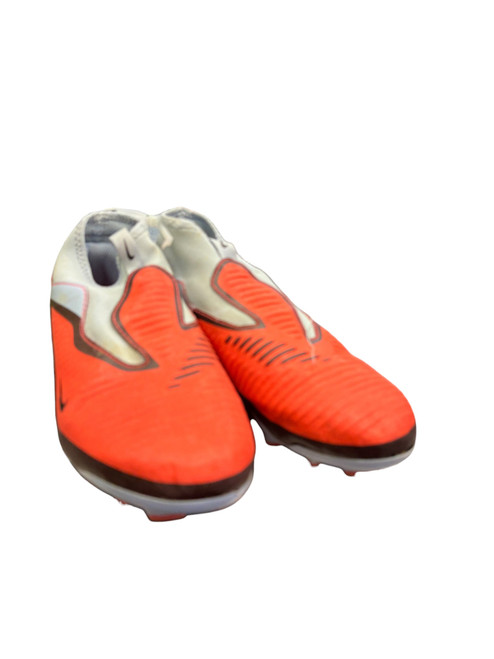 Vist Large View of Product Image Which is Used Nike Soccer Cleats Orange Junior 04.5