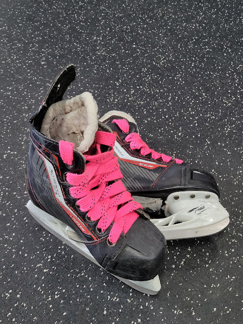 Vist Large View of Product Image Which is Used CCM JETSPEED 250 Youth Hockey Skate Youth 11.0