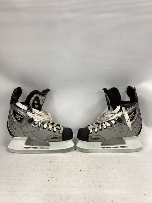 Vist Large View of Product Image Which is Used CCM VECTOR 4.0 Junior Hockey Skate Junior 03.5