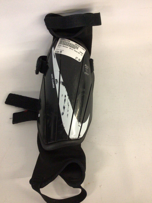 Vist Large View of Product Image Which is Used Nike Soccer Shin Guards Junior Black MD