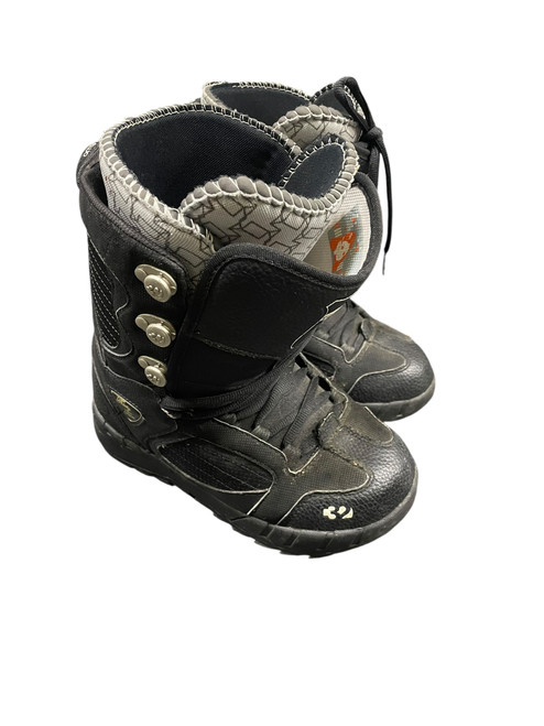 Vist Large View of Product Image Which is Used ThirtyTwo PRION Boys Snowboard Boots Black Junior 05