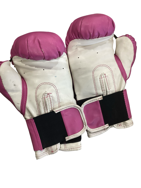 Vist Large View of Product Image Which is Used Everlast Boxing Gloves Pink MD