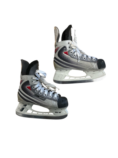Vist Large View of Product Image Which is Used Bauer XII Youth Hockey Skate Youth 12.0
