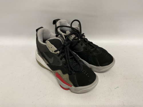Vist Large View of Product Image Which is Used Nike Basketball Shoes Y Black Junior 04.5